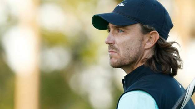 Fleetwood shares lead at windy Sawgrass