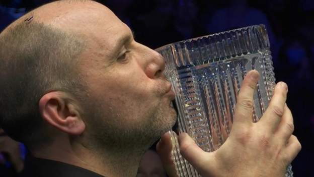 Perry beats Trump to win Welsh Open