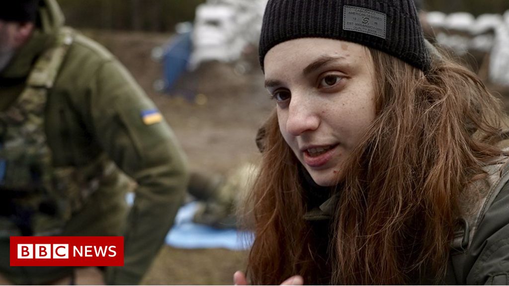 Ukraine: Amateurs dig in to fight Russian troops from Kyiv forests